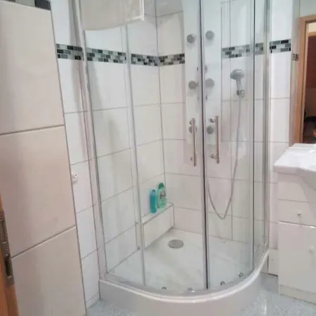 Appartement 位于duisburg市中心的舒适公寓套房，设施齐备，免费上网， 交通便利，适合休闲及商务旅客 *