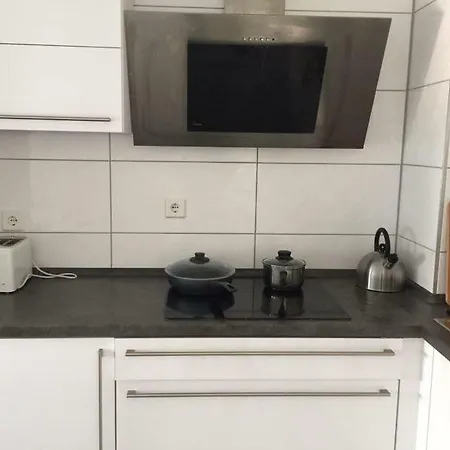 Appartement 位于duisburg市中心的舒适公寓套房，设施齐备，免费上网， 交通便利，适合休闲及商务旅客 *