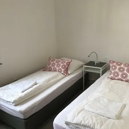 位于duisburg市中心的舒适公寓套房，设施齐备，免费上网， 交通便利，适合休闲及商务旅客 Appartement *