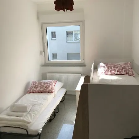位于duisburg市中心的舒适公寓套房，设施齐备，免费上网， 交通便利，适合休闲及商务旅客 Duisburg